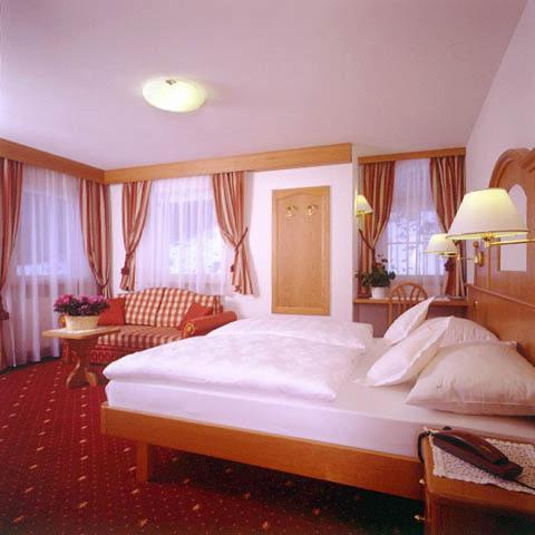 Hotel Scoiattolo Selva di Val Gardena Oda fotoğraf