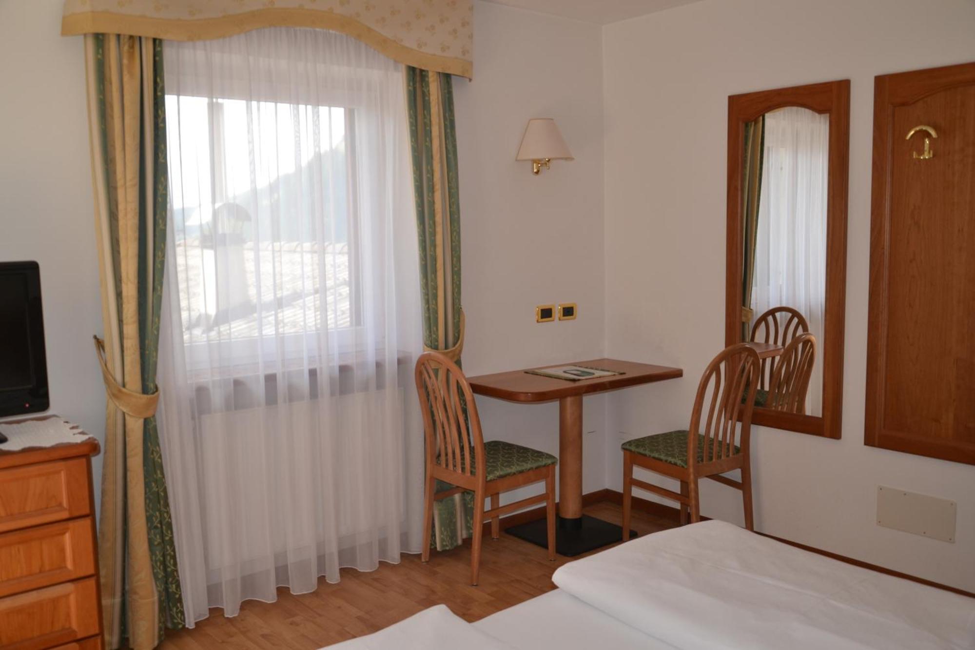 Hotel Scoiattolo Selva di Val Gardena Dış mekan fotoğraf