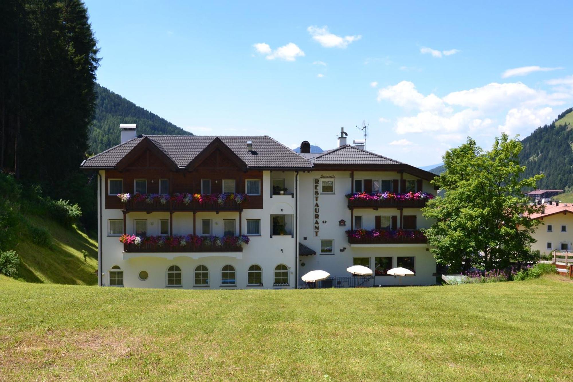 Hotel Scoiattolo Selva di Val Gardena Dış mekan fotoğraf