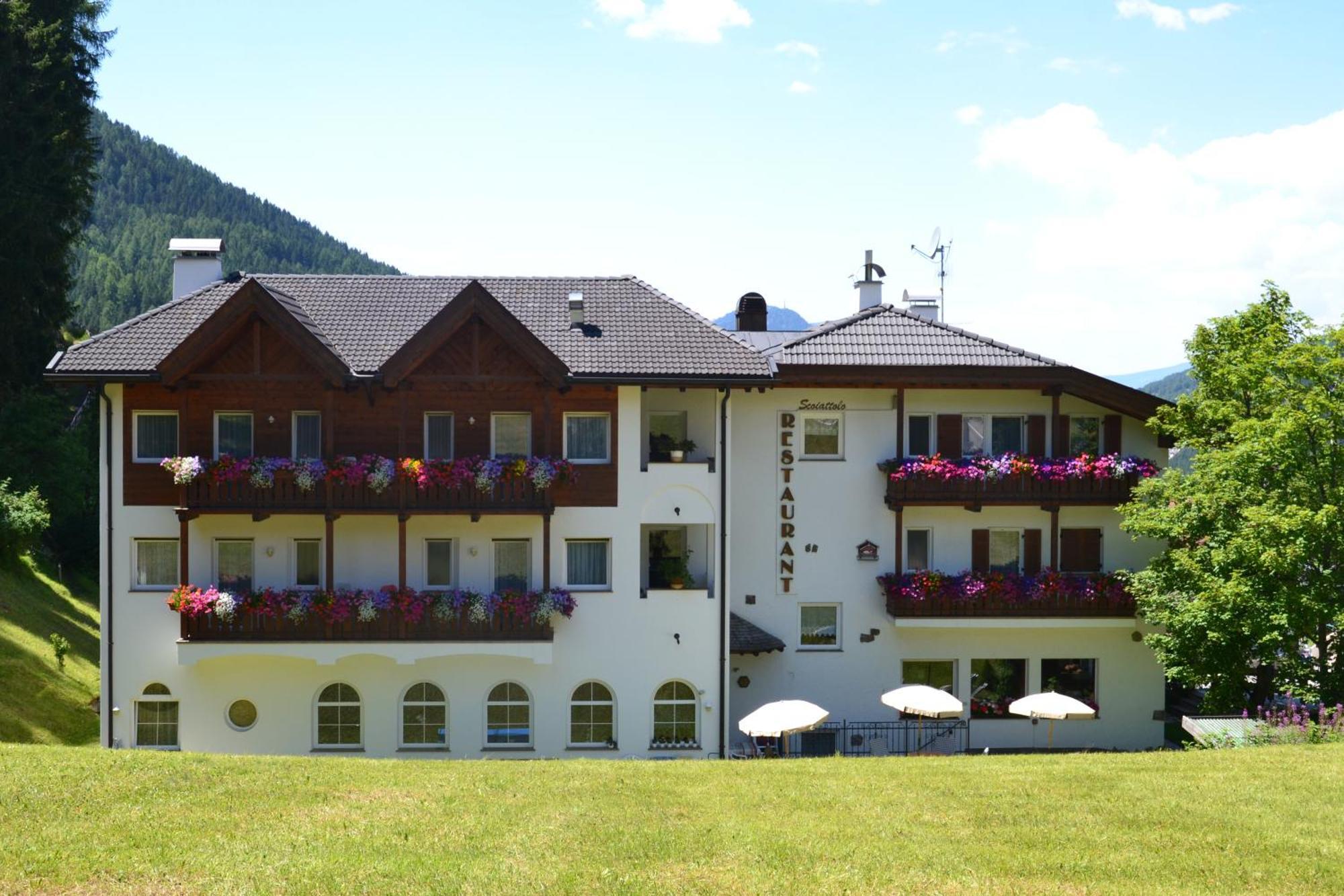 Hotel Scoiattolo Selva di Val Gardena Dış mekan fotoğraf