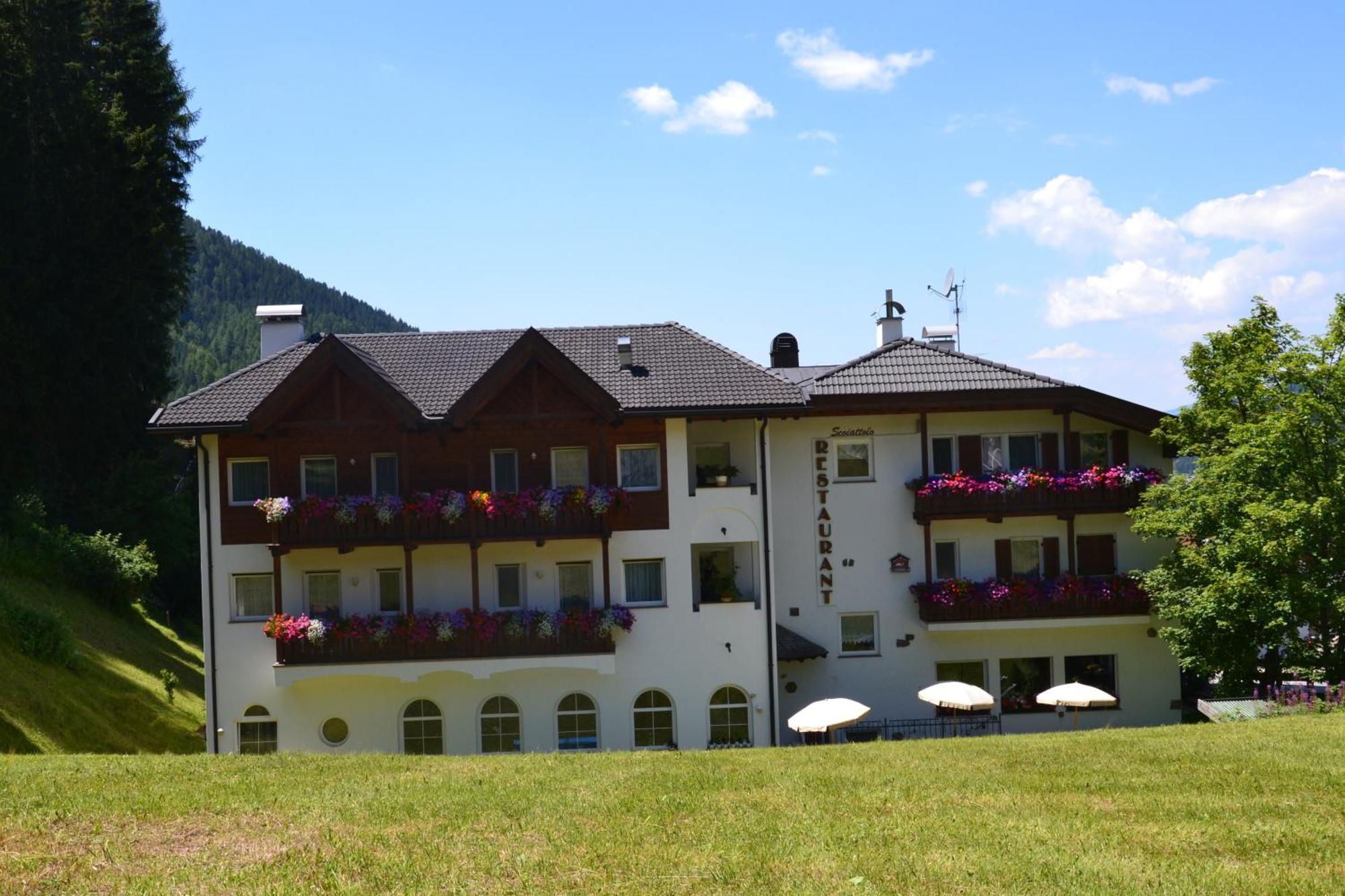 Hotel Scoiattolo Selva di Val Gardena Dış mekan fotoğraf