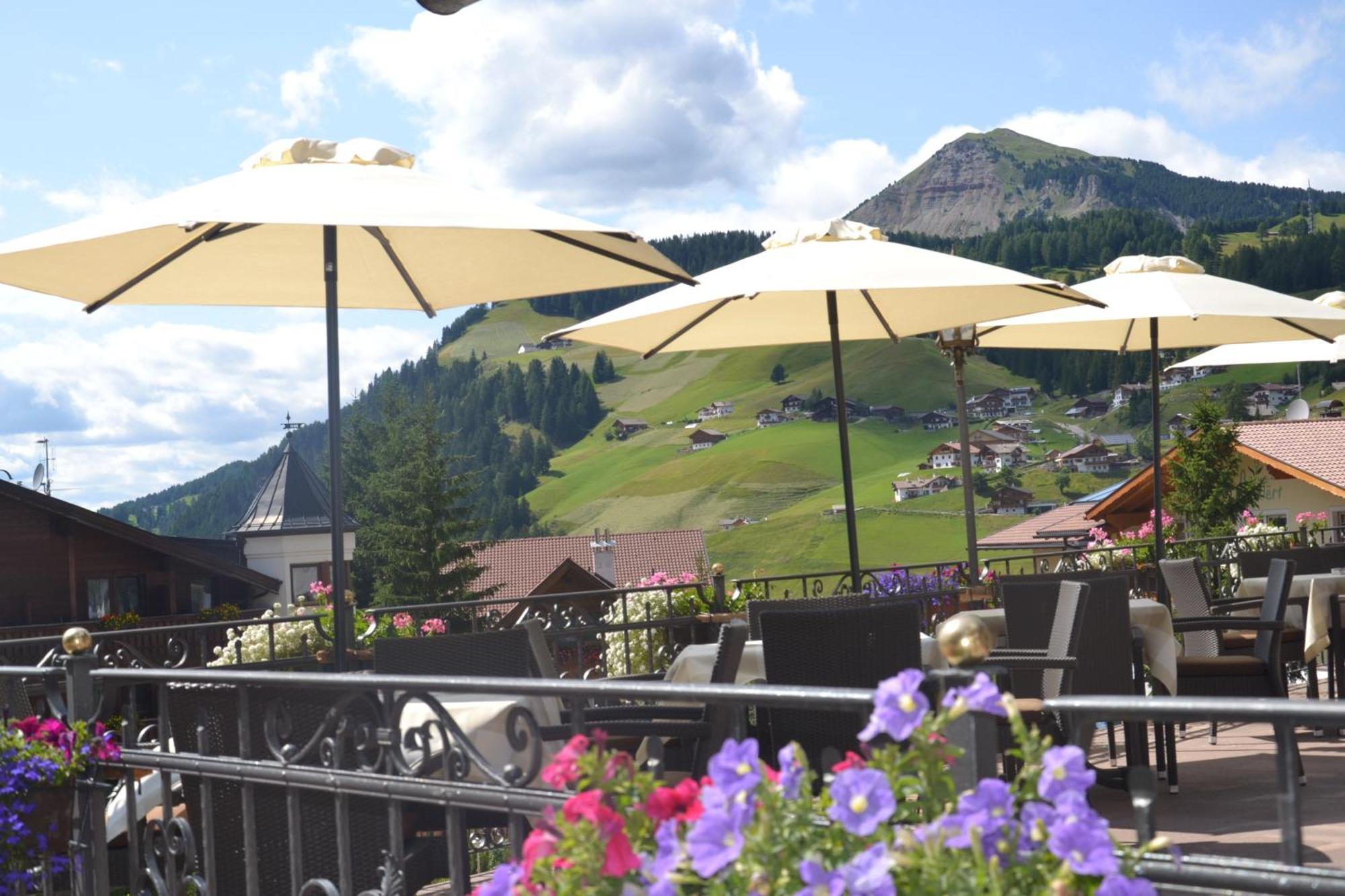 Hotel Scoiattolo Selva di Val Gardena Dış mekan fotoğraf