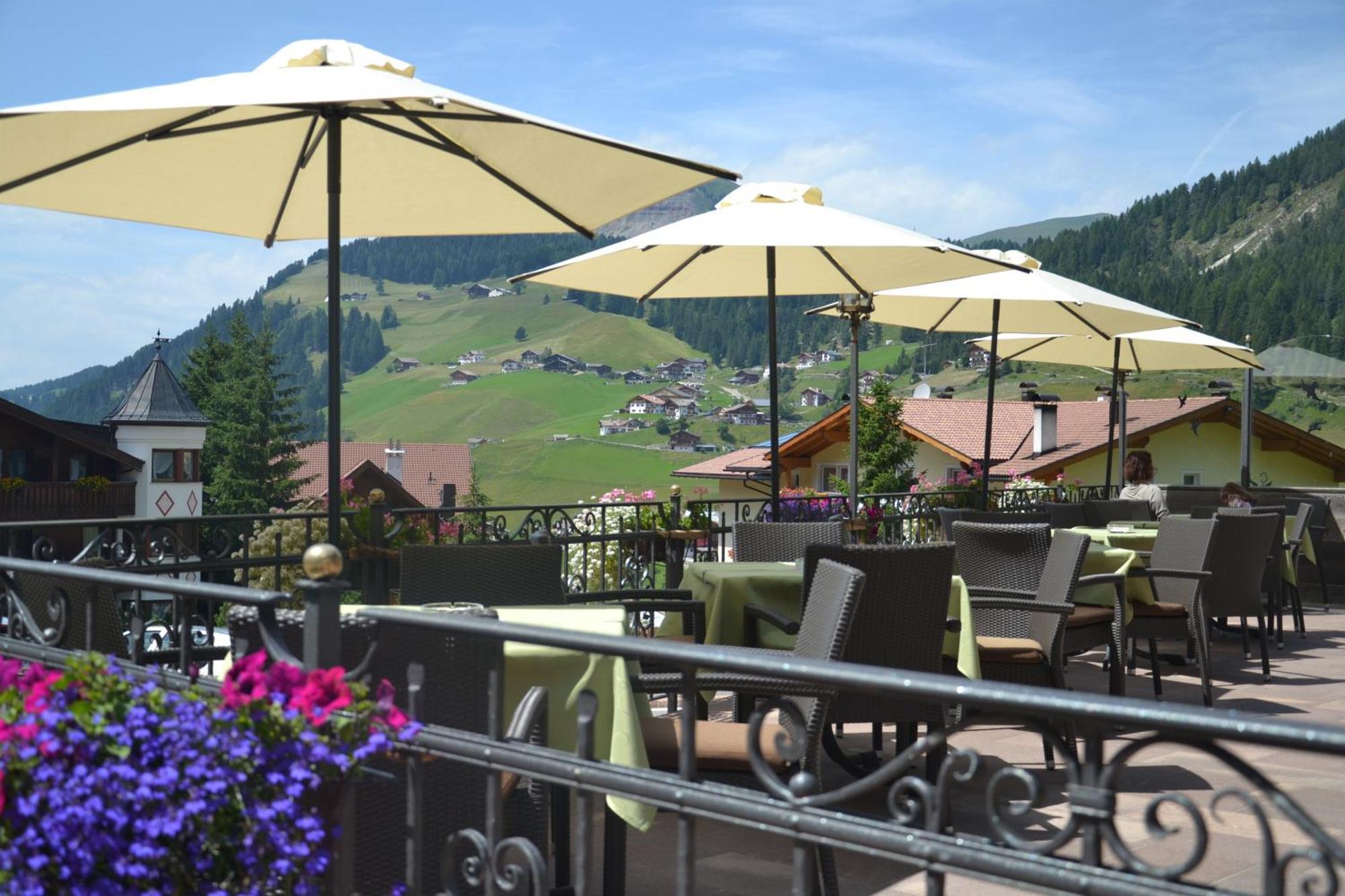 Hotel Scoiattolo Selva di Val Gardena Dış mekan fotoğraf